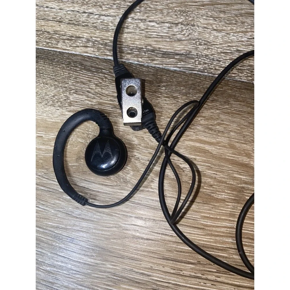 Motorola HKLN4604B Swivel Earpiece w/ Push-to-Talk, Slim